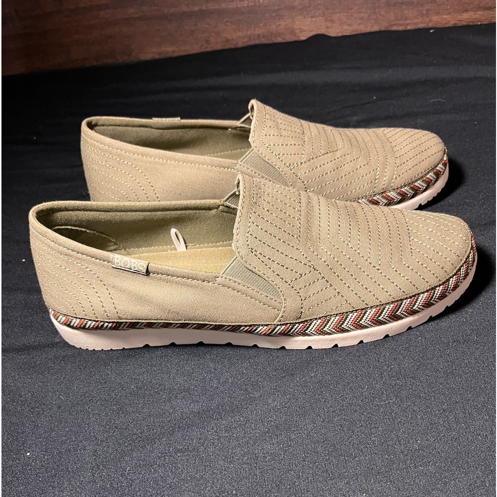 Woman’s Skechers size 8.5